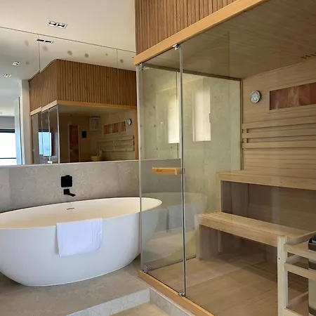فيلة Sky Pool ميدفيجا