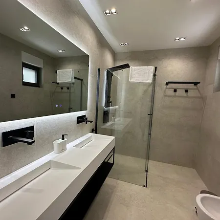 فيلة Sky Pool